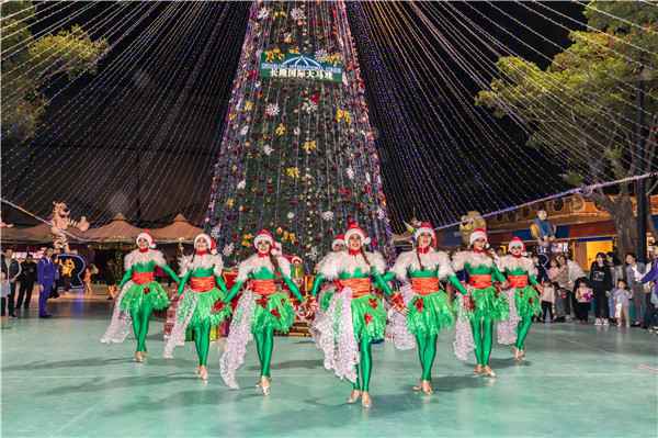  “村长”李锐携众萌娃现身长隆