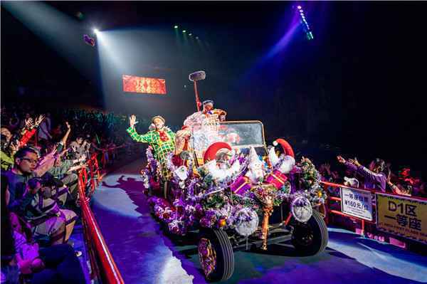  “村长”李锐携众萌娃现身长隆