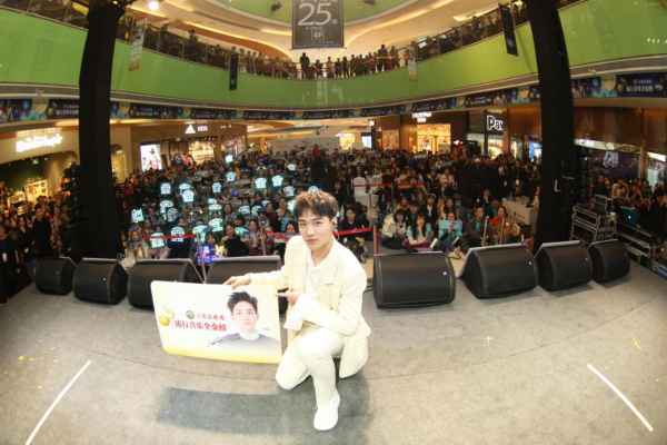 飞儿乐团“音乐面对面”打卡成都