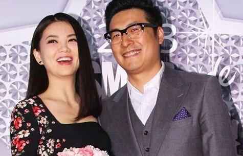 李湘为王岳伦庆生 老夫老妻感情甜蜜