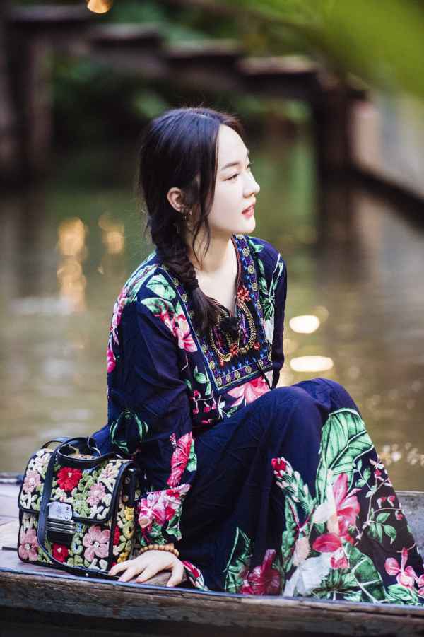 《妻子3》 霍思燕侧麻花辫造型吸睛