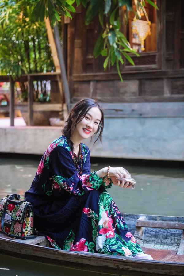 《妻子3》 霍思燕侧麻花辫造型吸睛