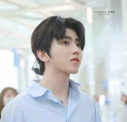 蔡徐坤谈与周杰伦超话PK 自然现象顺其自然