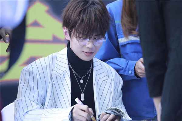  王晨艺新专辑《ENEN WONG》燃炸羊城