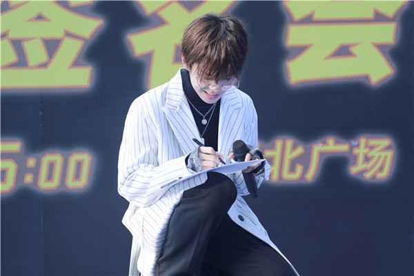  王晨艺新专辑《ENEN WONG》燃炸羊城