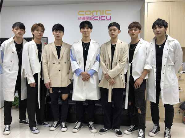  新鲜男团AGEBOY助阵2019动漫星城圣诞亮灯