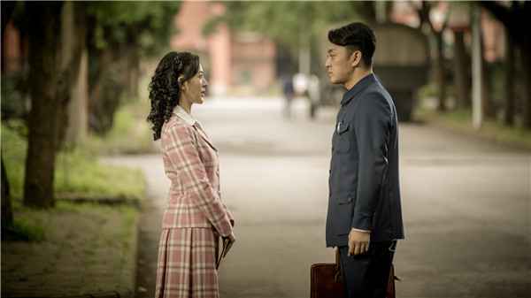  佟大为、蒋欣演绎机车人热血青春