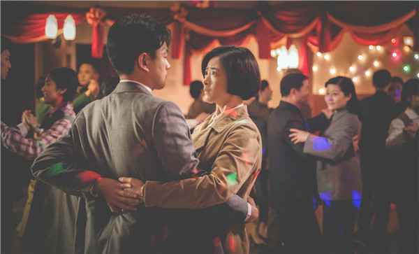  佟大为、蒋欣演绎机车人热血青春