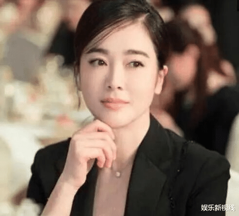 44岁左小青官宣离婚，10年婚姻路走到尽头，登《姐姐》舞台再次乘风破浪