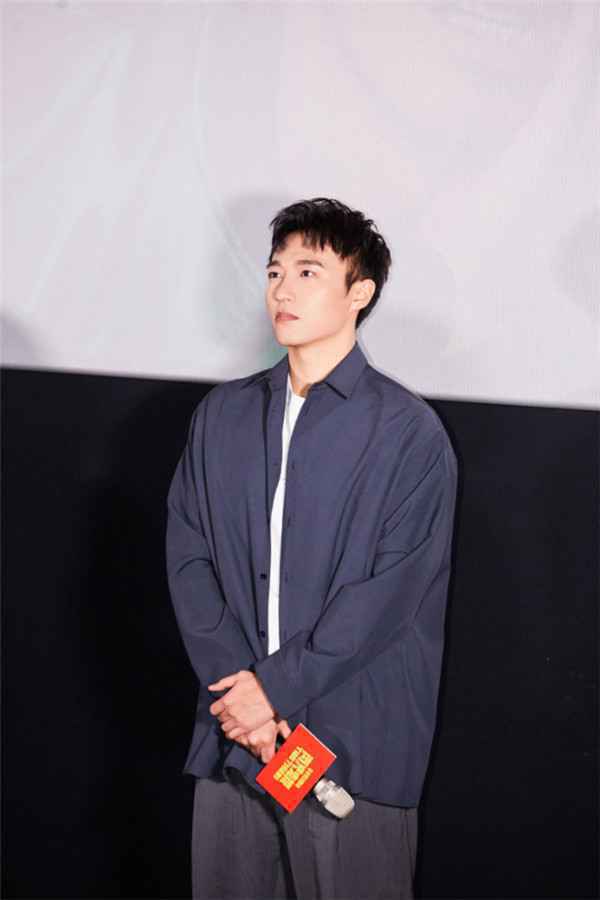 王森《两只老虎》呆萌粤语逗笑众人