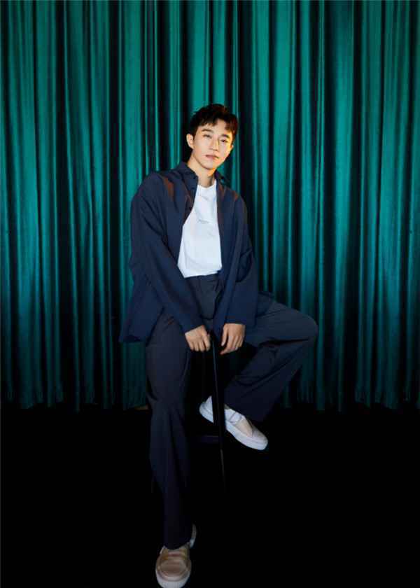 王森《两只老虎》呆萌粤语逗笑众人