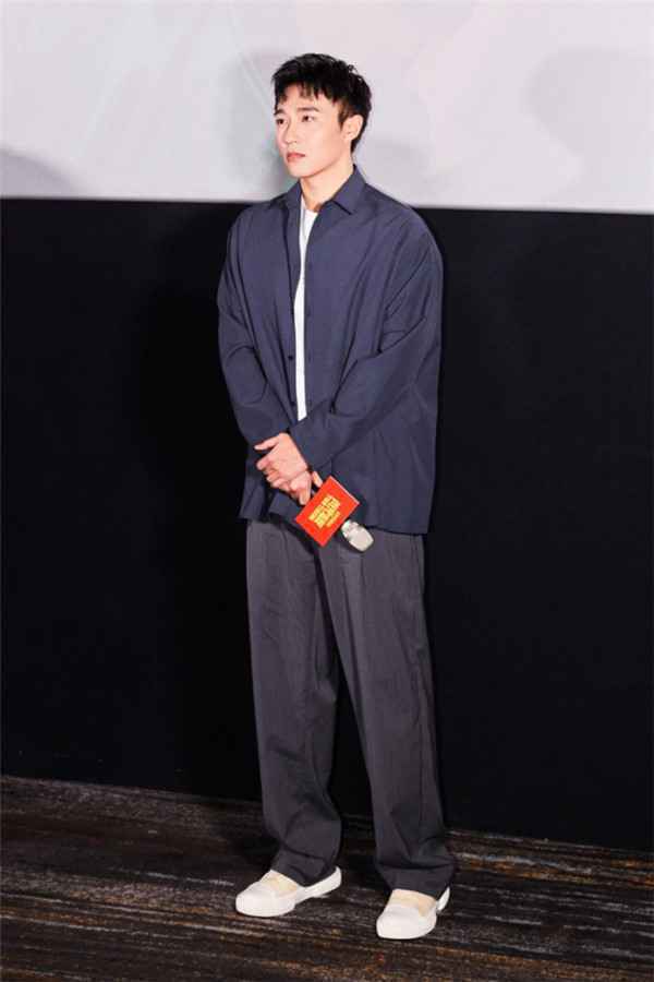 王森《两只老虎》呆萌粤语逗笑众人