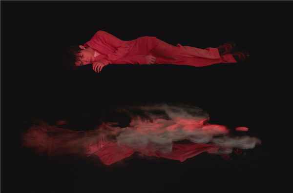 易烊千玺生日发新歌《冷静和热情之间》