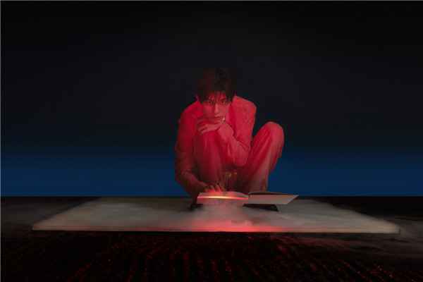 易烊千玺生日发新歌《冷静和热情之间》