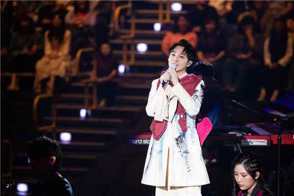  吴青峰首场个人巡回演唱会启航