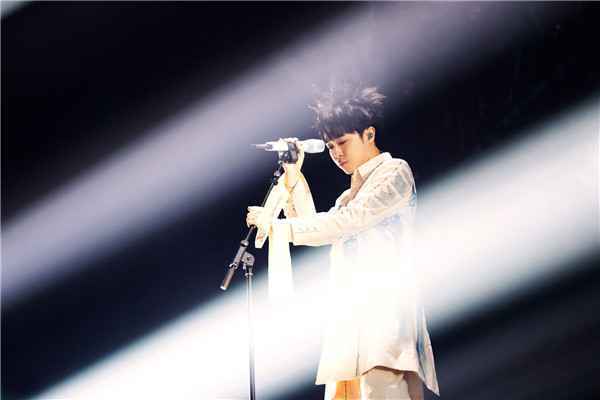  吴青峰首场个人巡回演唱会启航