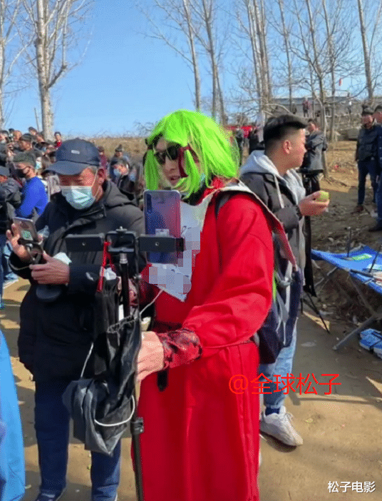拉面哥爆红成了“照妖镜”，各路奇怪网红齐聚上演“群魔乱舞”