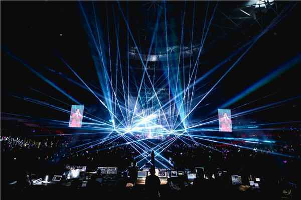  方大同佛山个唱绚烂落幕