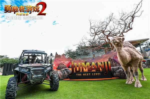  强森亮相墨西哥红毯 口碑解禁媒体盛赞