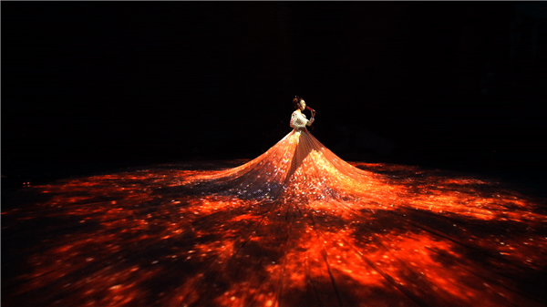 左伊玄演唱会完美盛放 营造梦幻现场