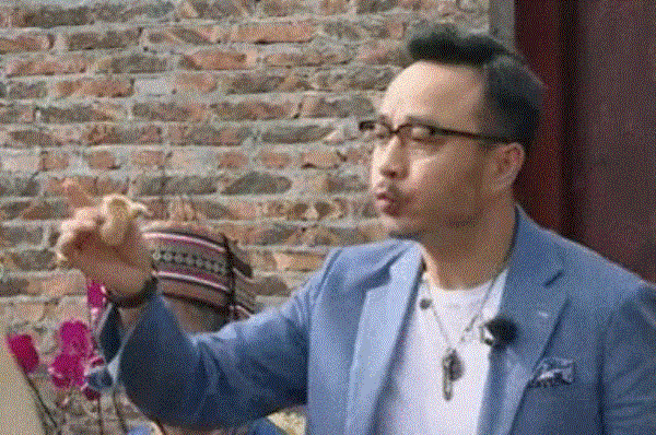  杨乐乐晒小沐沐应援照