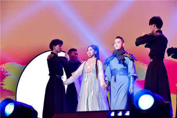  黄舒骏霍尊平安群星闪耀力挺