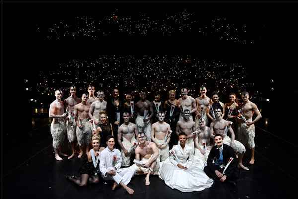  年演出近千场迎观众逾四十万