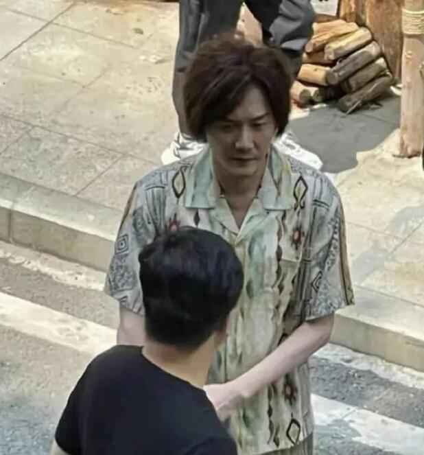 冯绍峰片场路透暴瘦