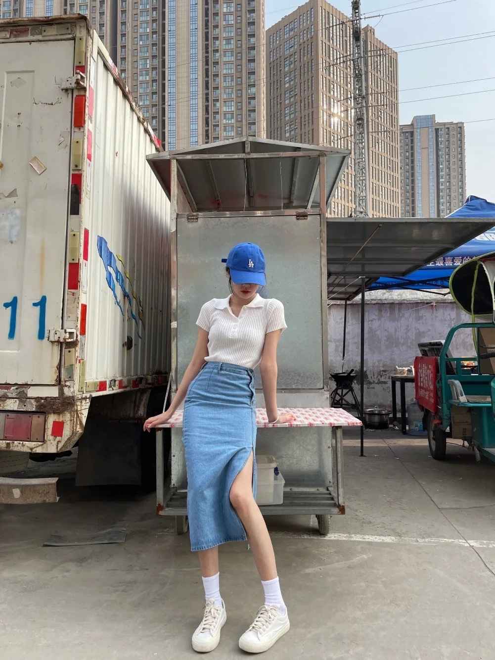 夏日裙装“小心机”，开叉半身裙来啦，这几种搭配显瘦又好看