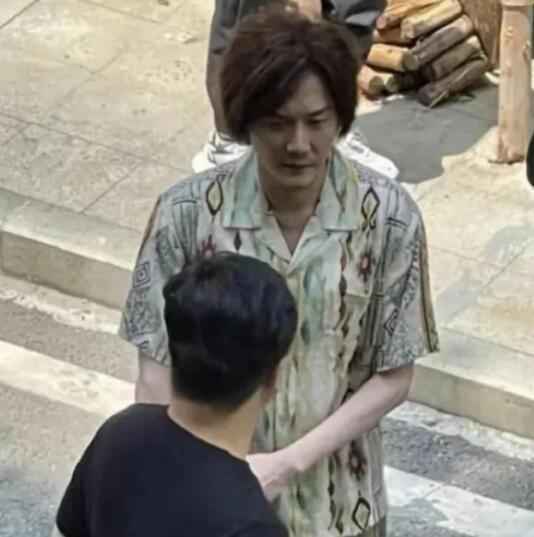 冯绍峰暴瘦成纸片人