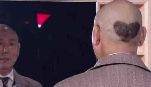 原来李诚儒不是光头 头发藏在后边而且还是心型