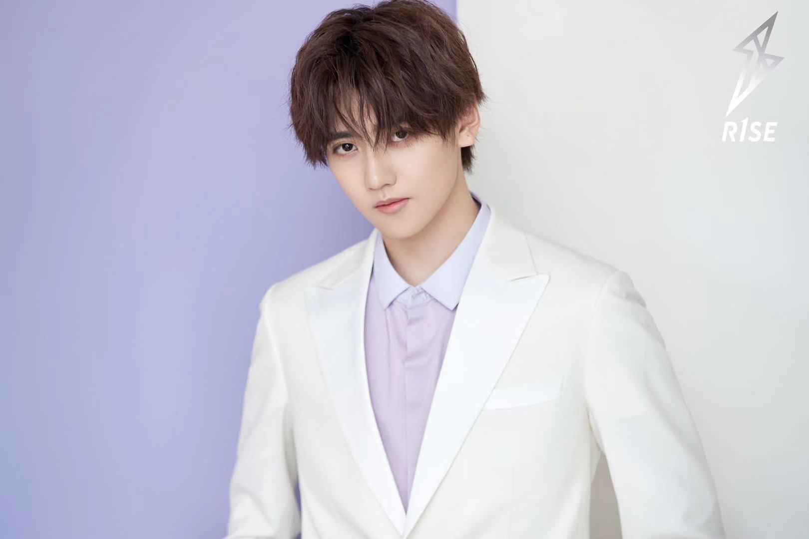 R1SE 焉栩嘉 干净帅气.jpg R1SE 焉栩嘉 干净帅气.jpg