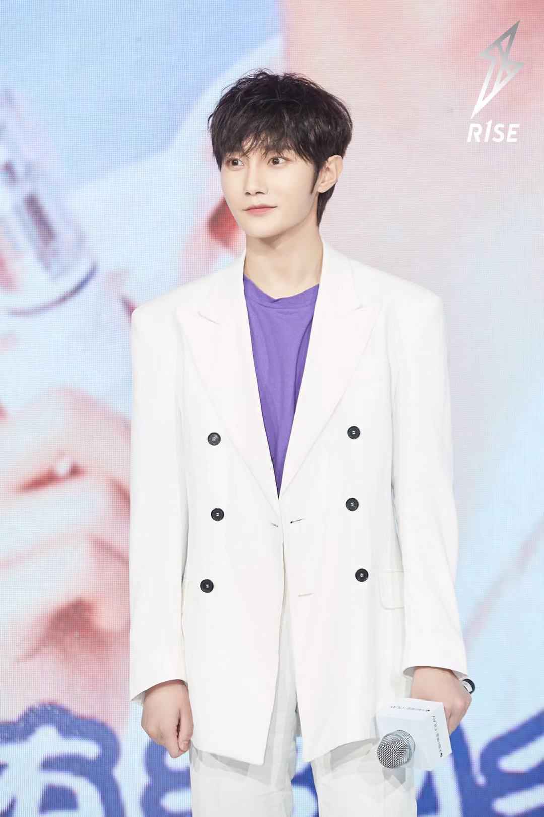 R1SE 刘也出席活动.jpg R1SE 刘也出席活动.jpg